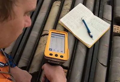 Handheld XRF Analyser: Fast Alloy Composition Testing